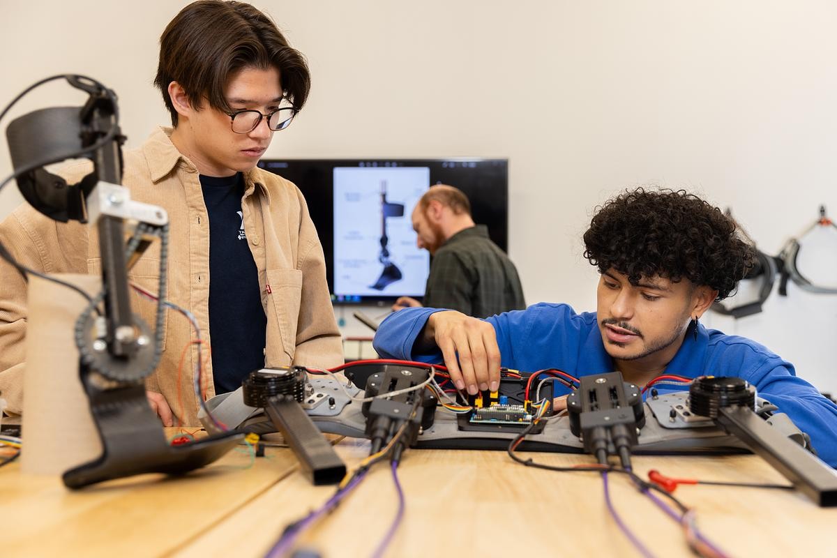 NAU engineering students in a collaborative research setting